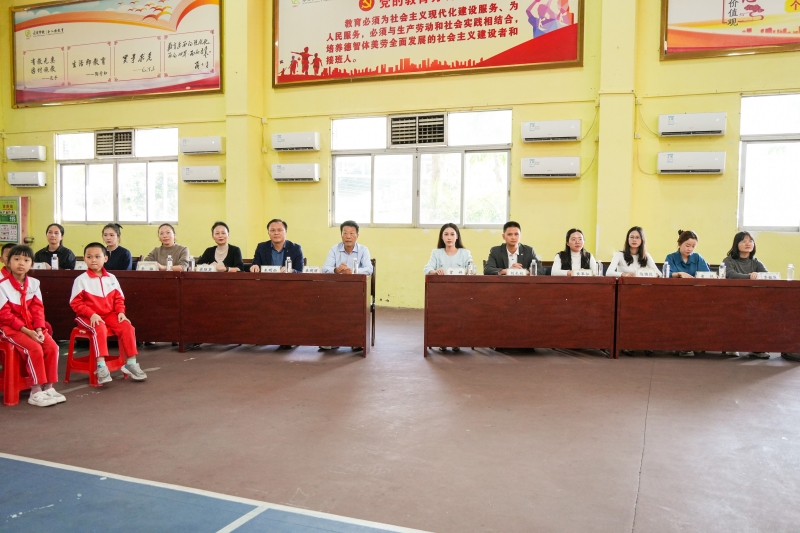 小学领导出席图_副本 小学领导出席图_副本